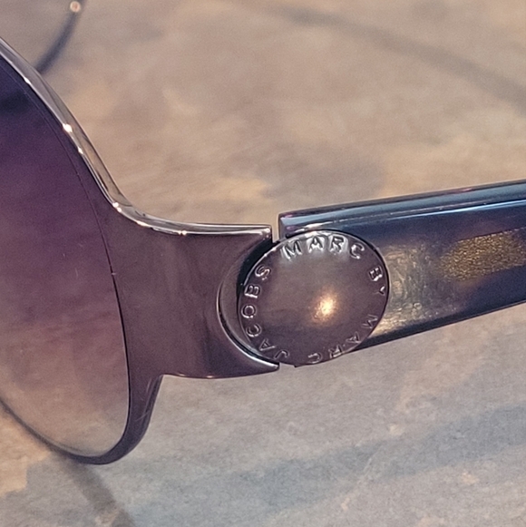 MARC BY MARC JACOBS Aviator Q4G, Brown Gradient Lenses, Case Included - Picture 9 of 16